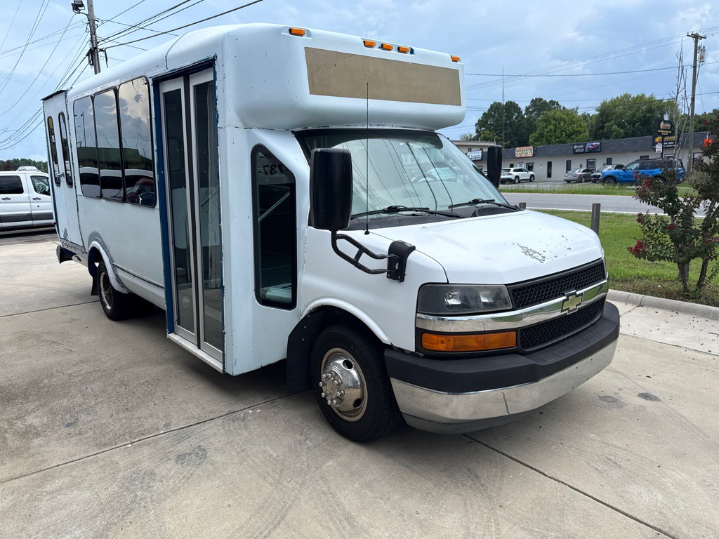 2016 Chevrolet Express Image 4