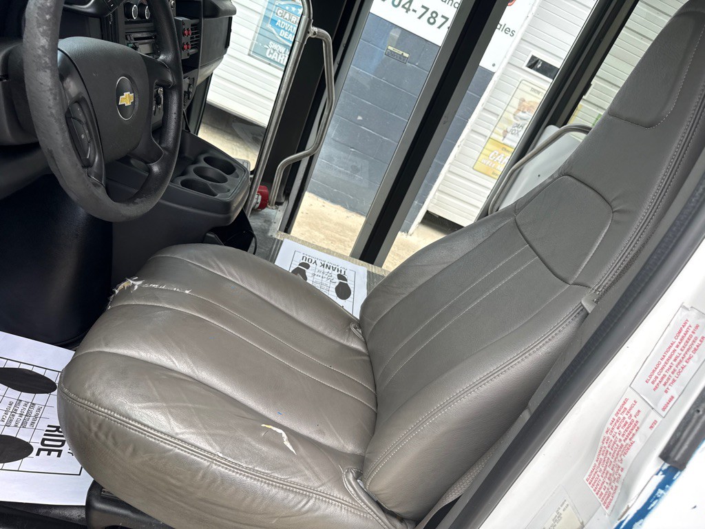 2016 Chevrolet Express Image 5