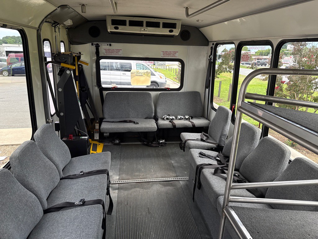 2016 Chevrolet Express Image 8