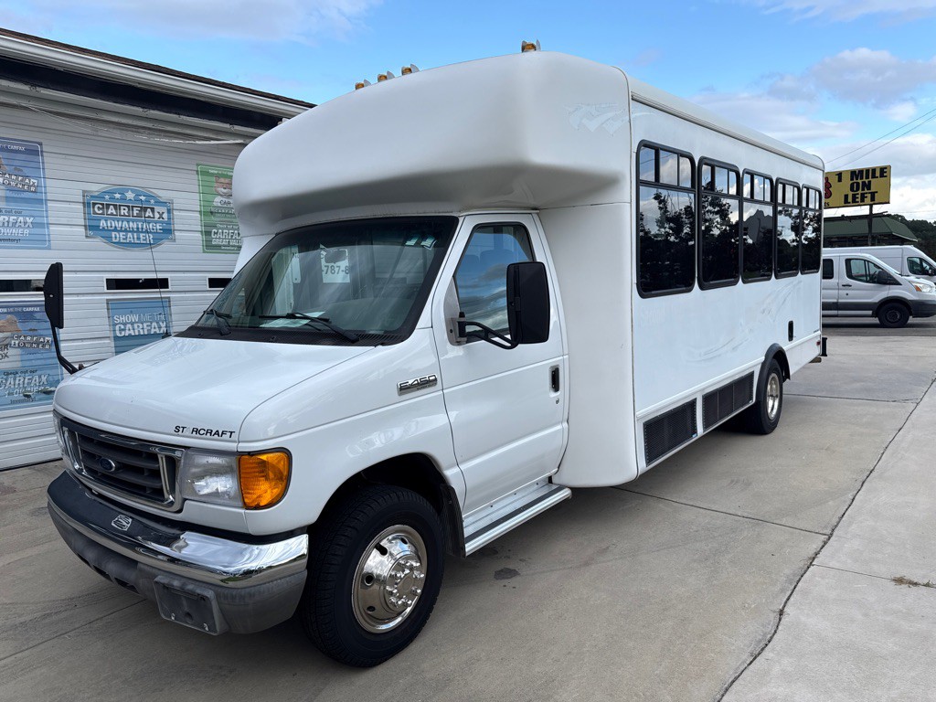 2007 Ford Econoline Image 1