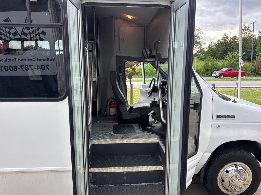 2007 Ford Econoline Image 21