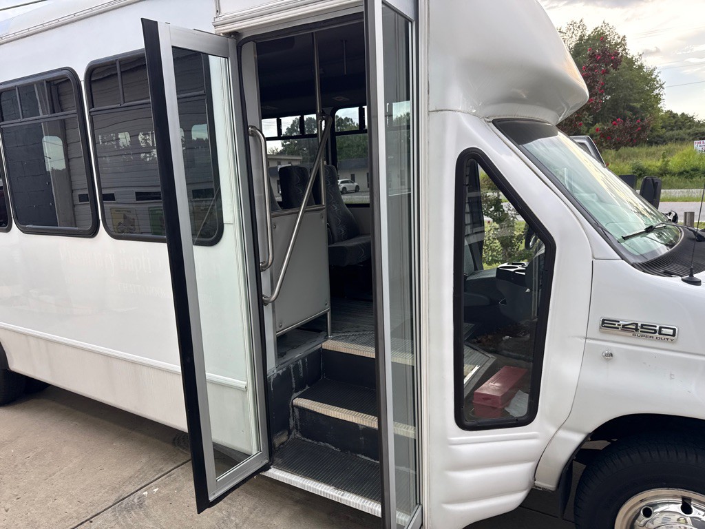 2007 Ford Econoline Image 22