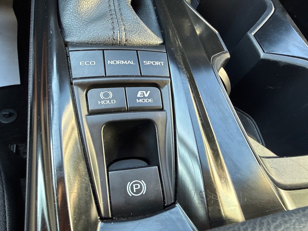 2025 Toyota Camry Image 16