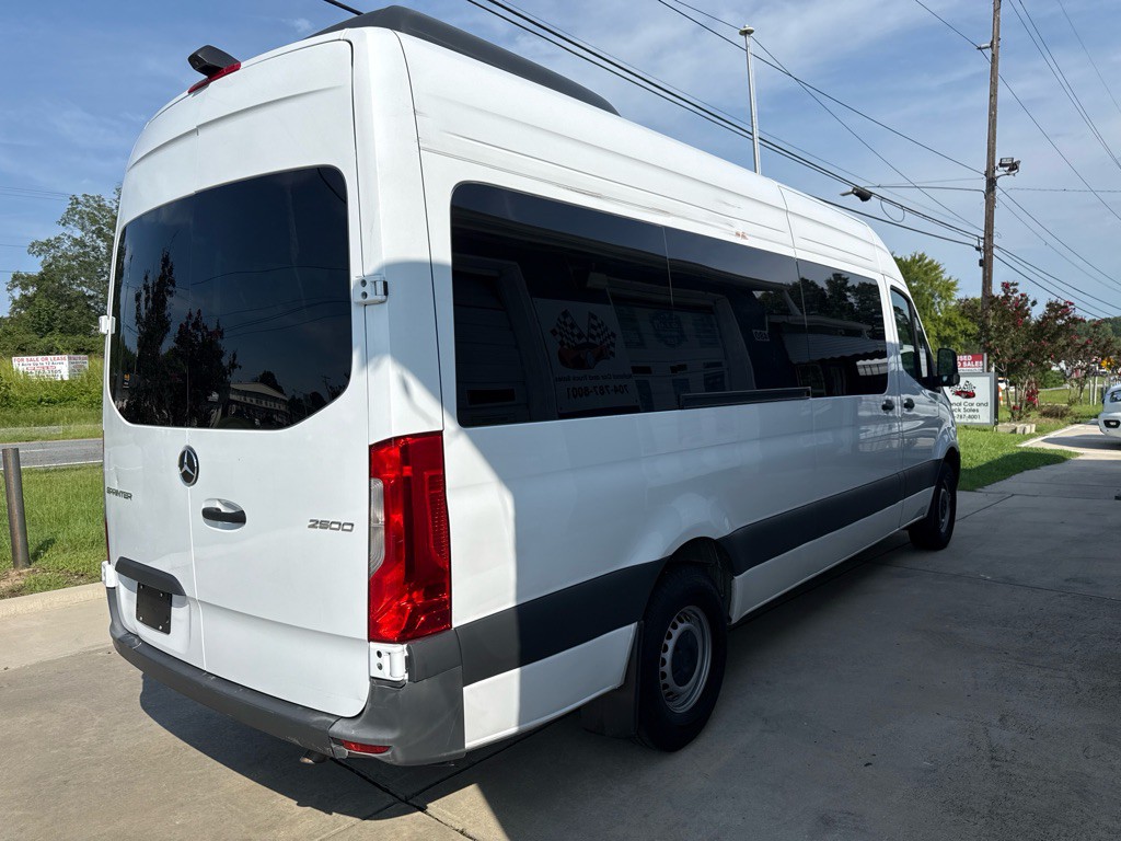 2025 Mercedes-Benz Sprinter Image 3