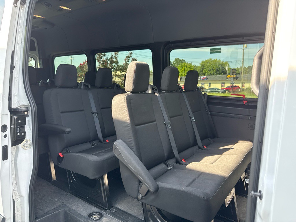 2025 Mercedes-Benz Sprinter Image 9