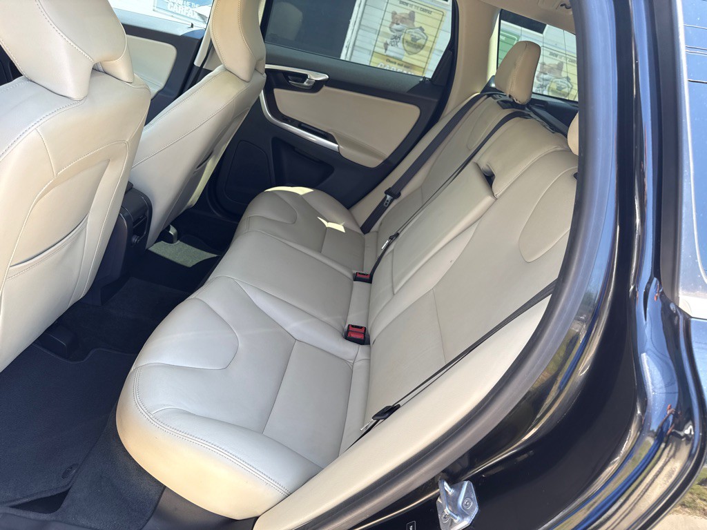 2016 Volvo XC60 Image 8