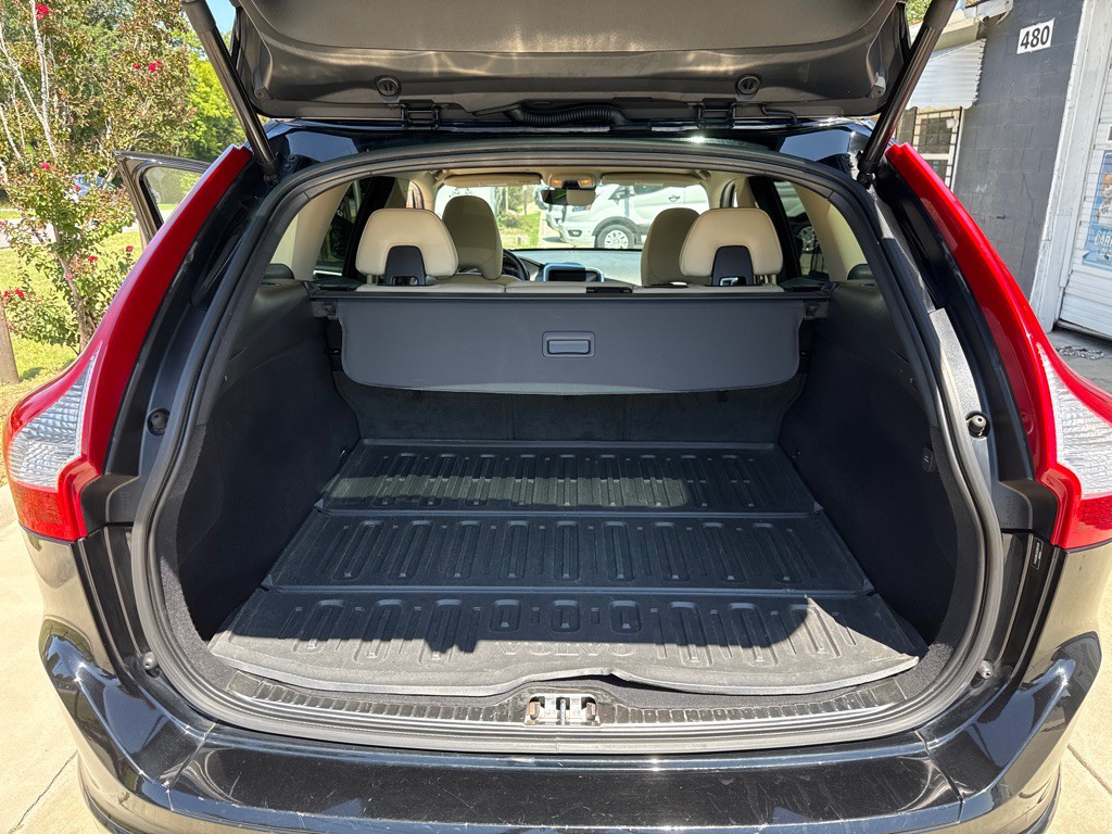 2016 Volvo XC60 Image 11