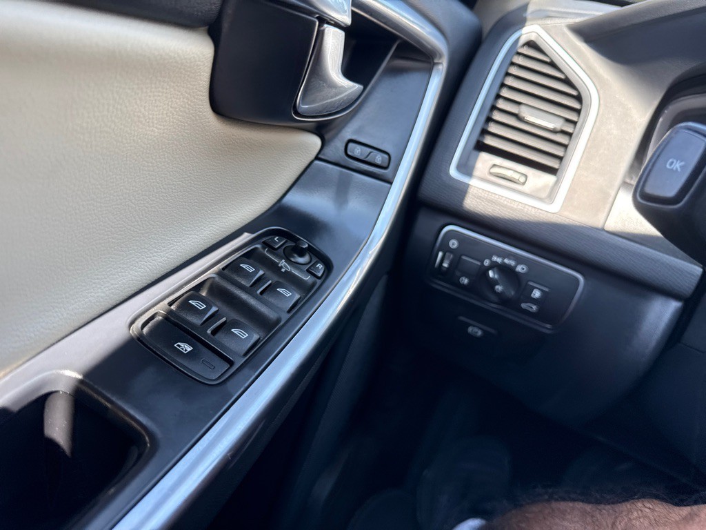 2016 Volvo XC60 Image 16