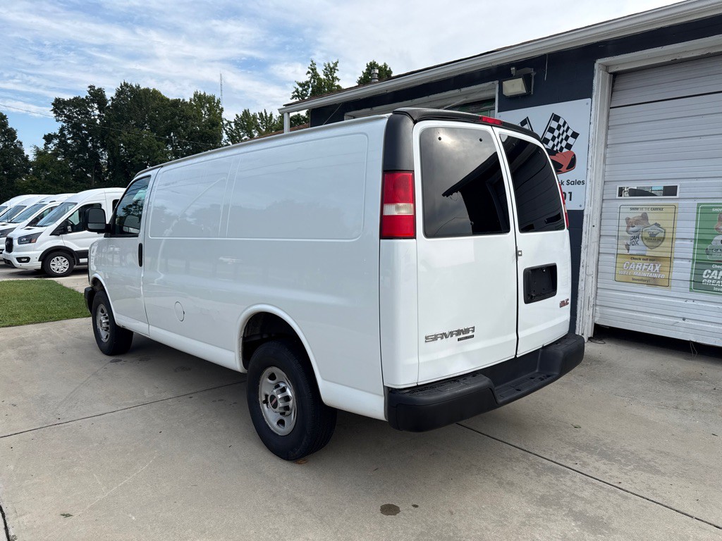 2014 GMC Savana Image 2