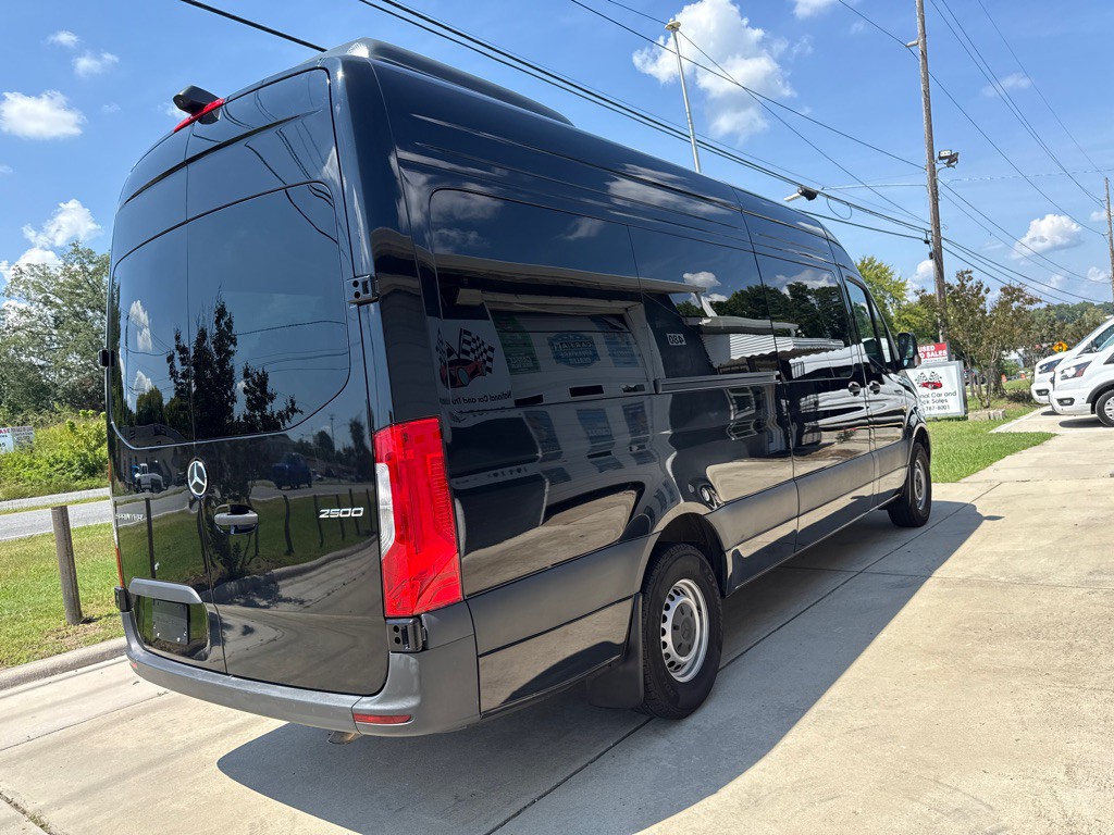 2025 Mercedes-Benz Sprinter Image 3