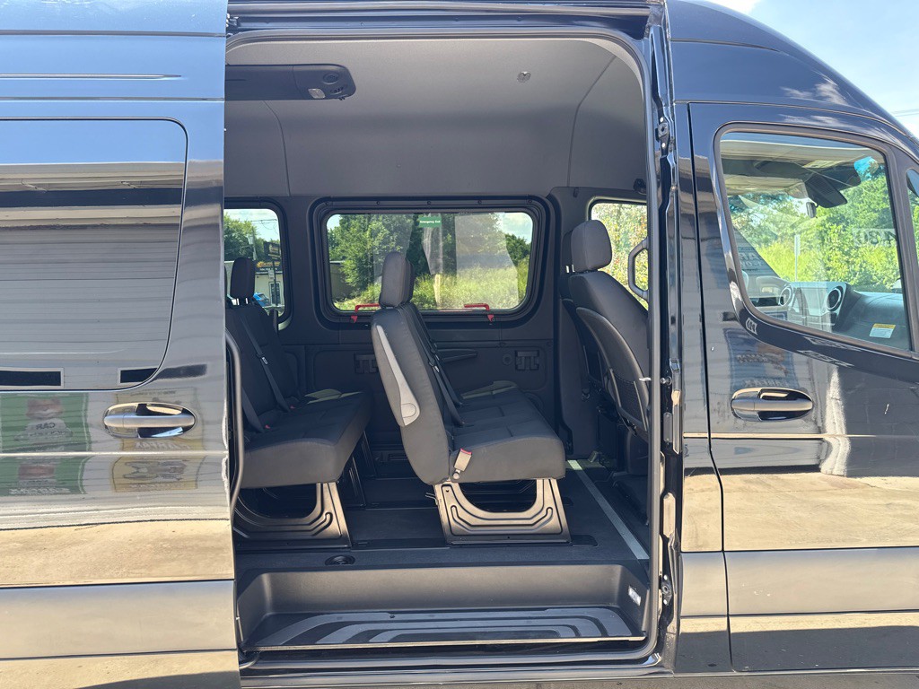2025 Mercedes-Benz Sprinter Image 9