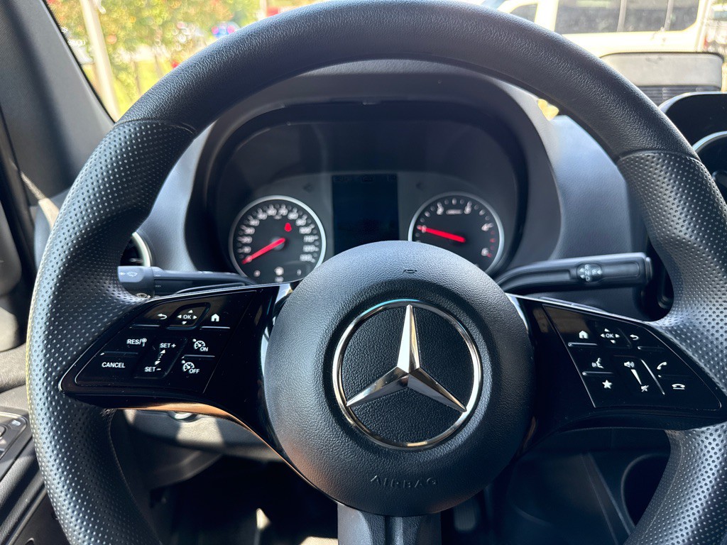 2025 Mercedes-Benz Sprinter Image 21