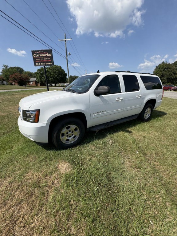 2013 Chevrolet Suburban Image 1