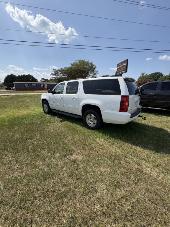 2013 Chevrolet Suburban Image 3