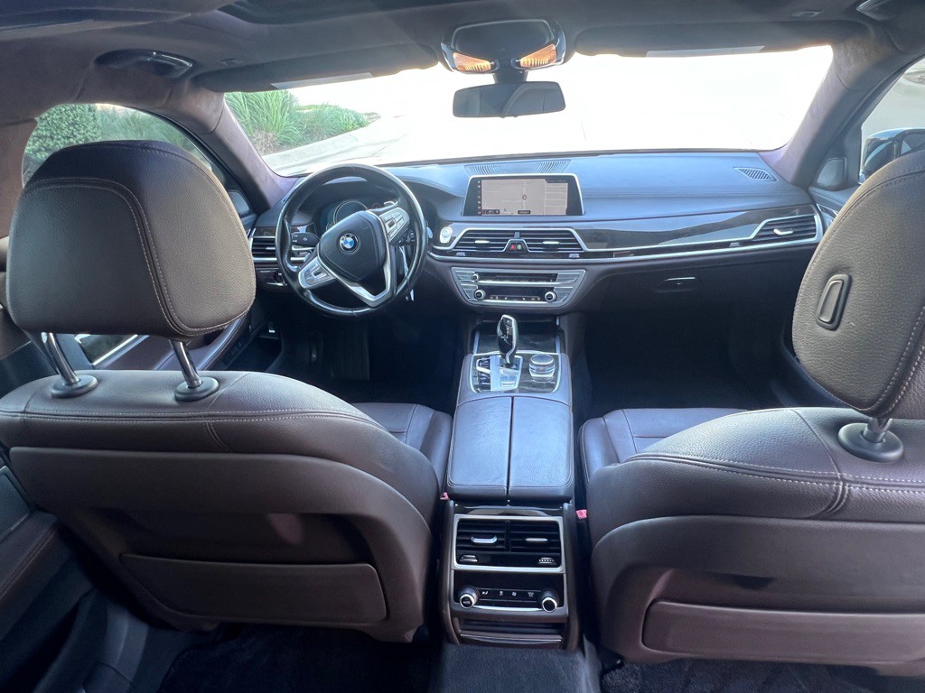 2018 BMW 7 Series Image 16