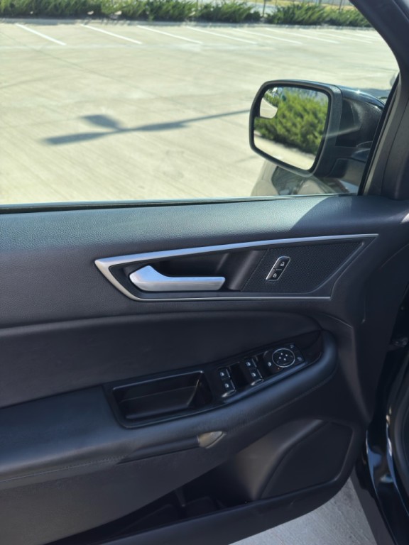 2017 Ford Edge Image 9