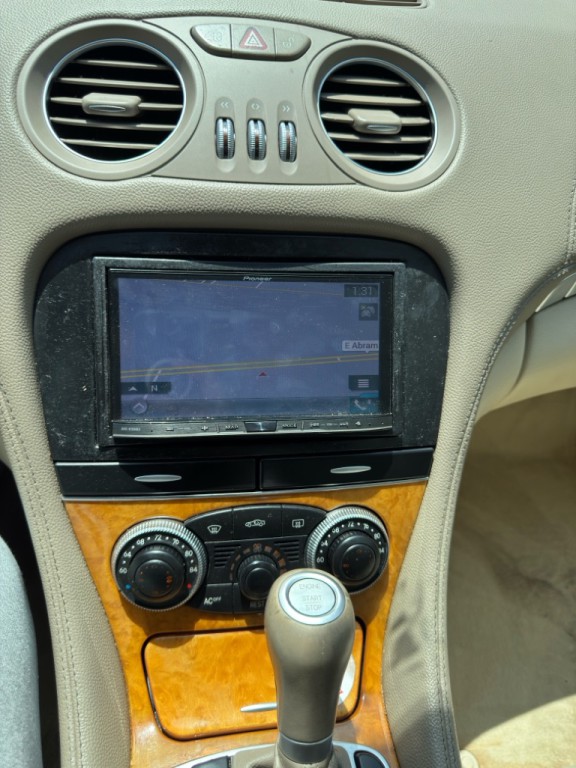 2005 Mercedes-Benz SL-Class Image 9