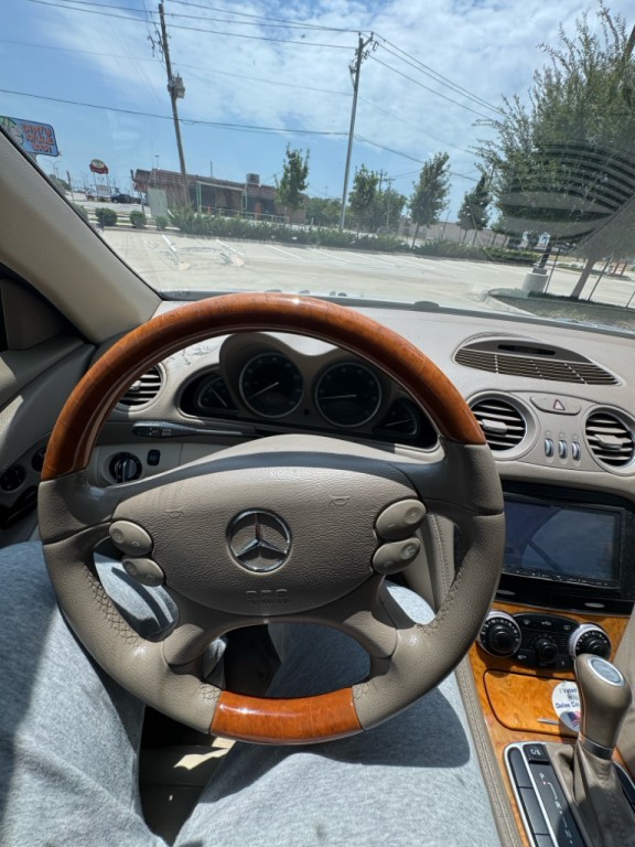 2005 Mercedes-Benz SL-Class Image 10