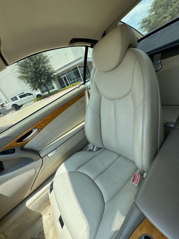 2005 Mercedes-Benz SL-Class Image 12