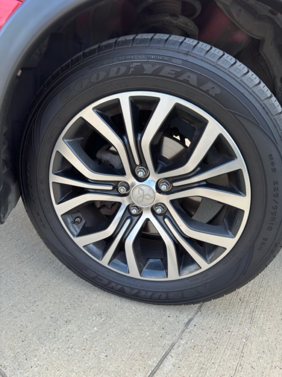2016 Mitsubishi Outlander Image 9