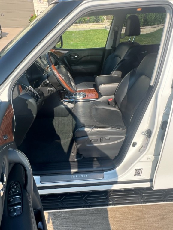 2018 INFINITI QX80 Image 11