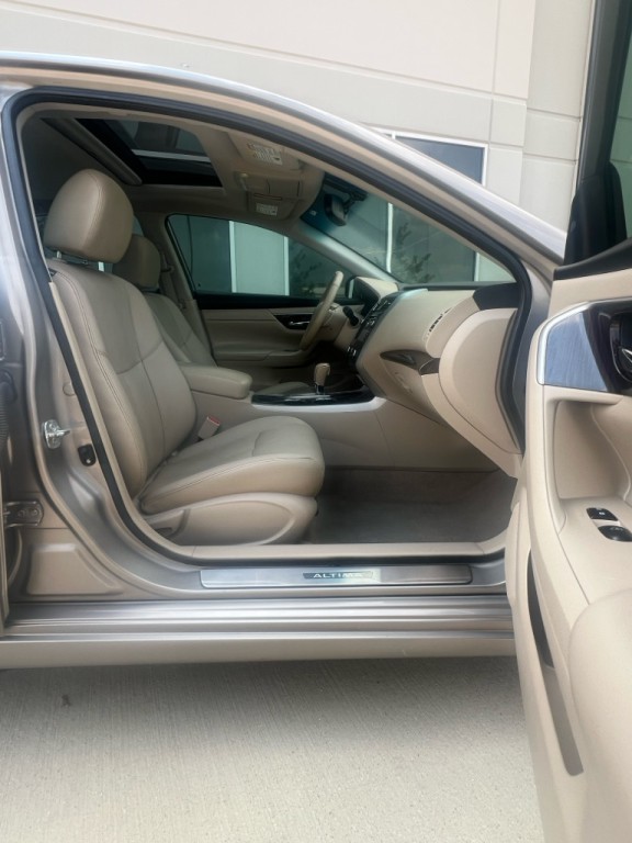 2014 Nissan Altima Image 9