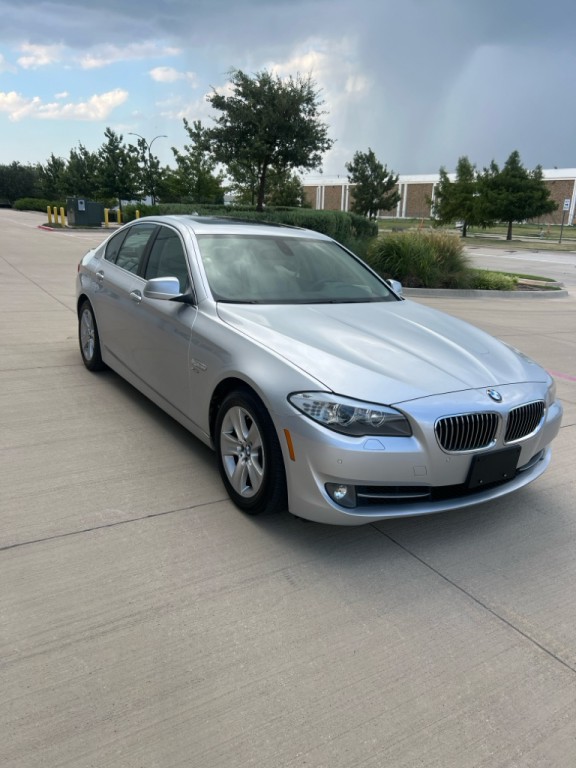 2012 BMW 5 Series Image 1