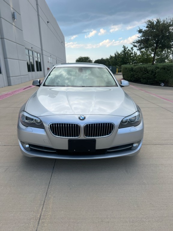 2012 BMW 5 Series Image 2