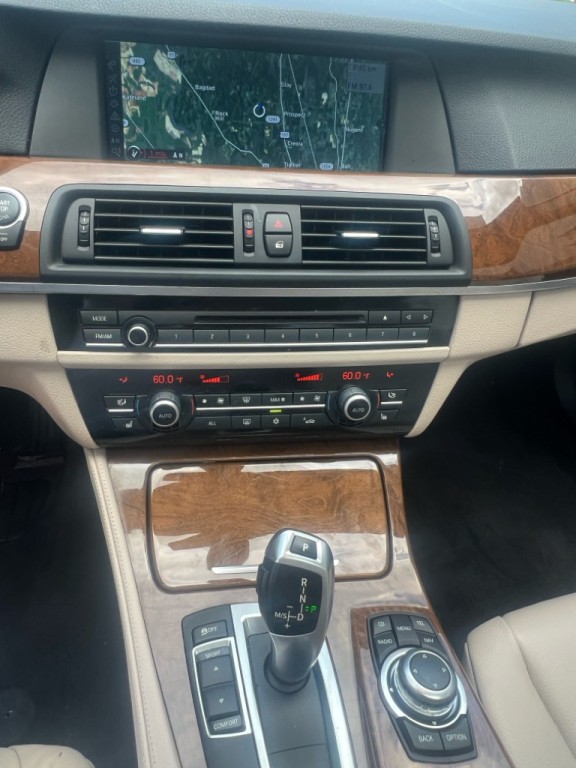 2012 BMW 5 Series Image 17