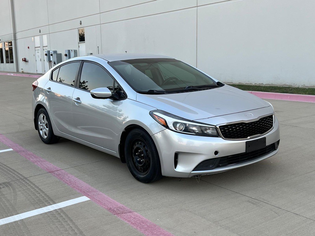 2017 Kia Forte Image 2