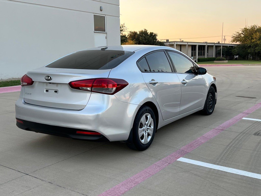 2017 Kia Forte Image 3
