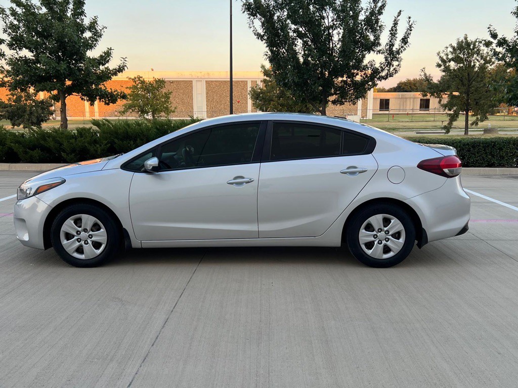 2017 Kia Forte Image 5