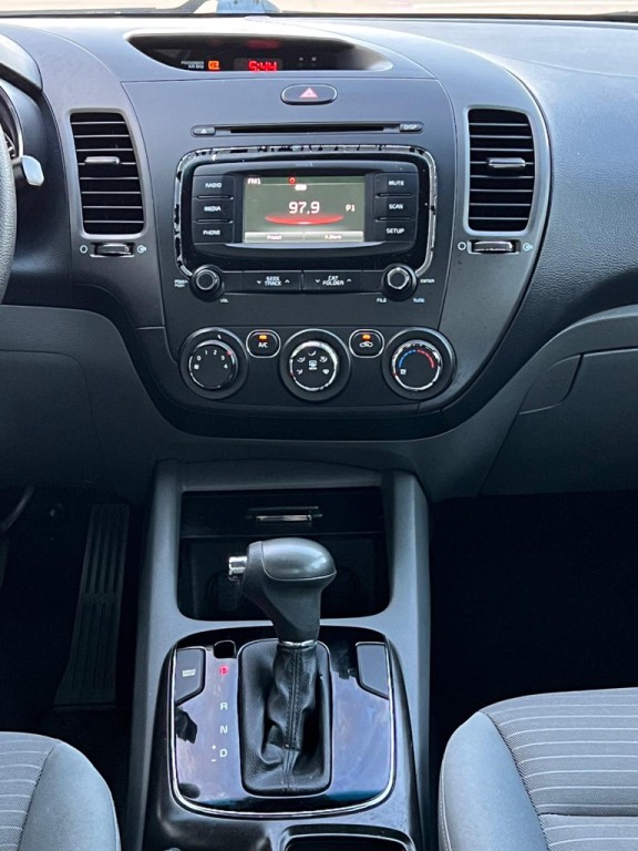 2017 Kia Forte Image 9