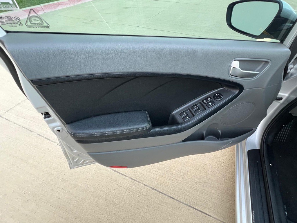 2017 Kia Forte Image 13