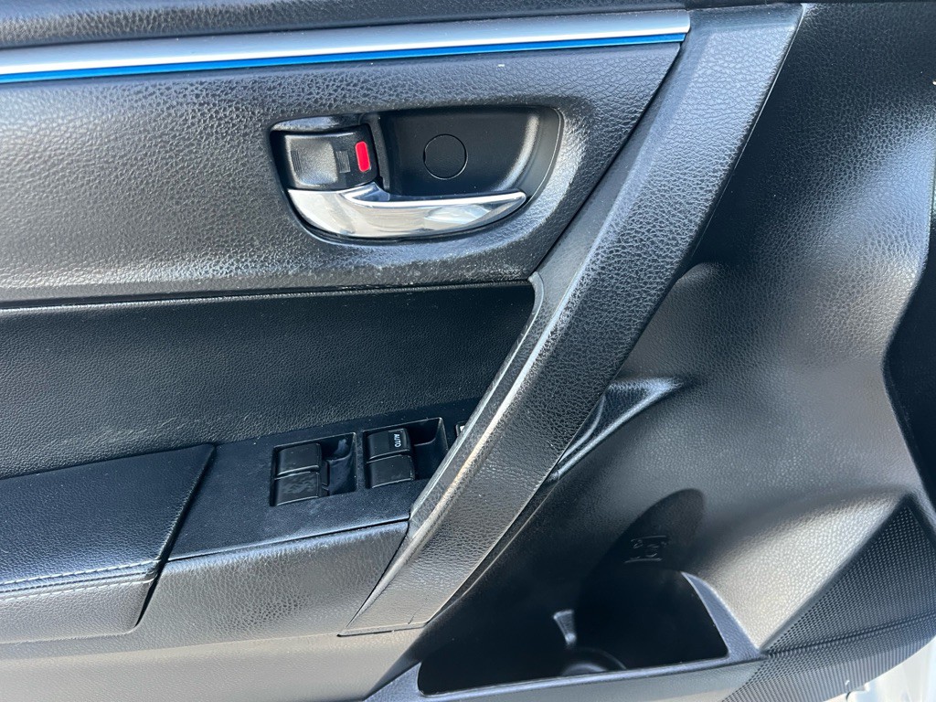 2016 Toyota Corolla Image 17