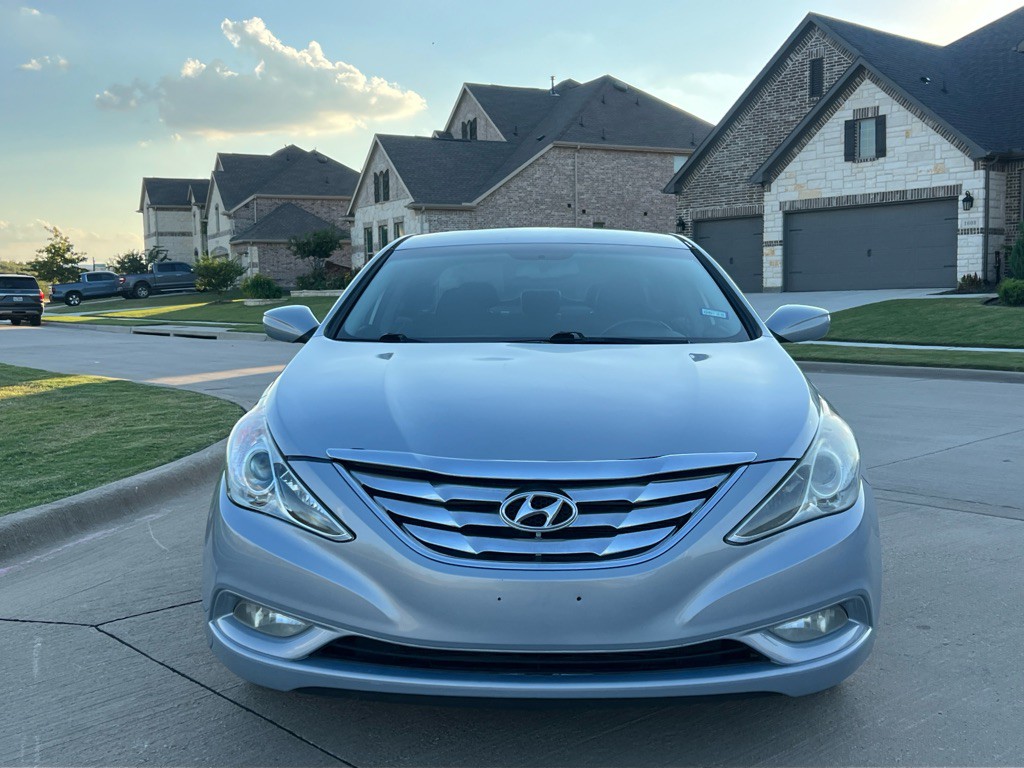 2013 Hyundai Sonata Image 2