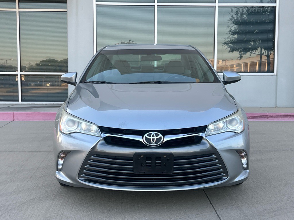 2017 Toyota Camry Image 2