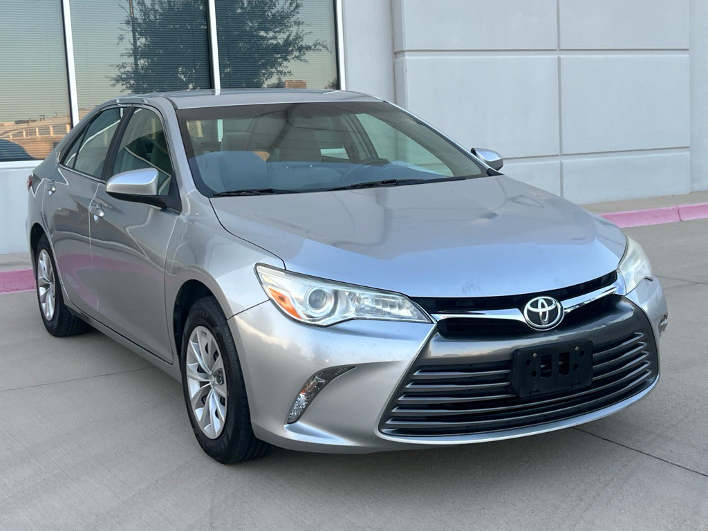 2017 Toyota Camry Image 3