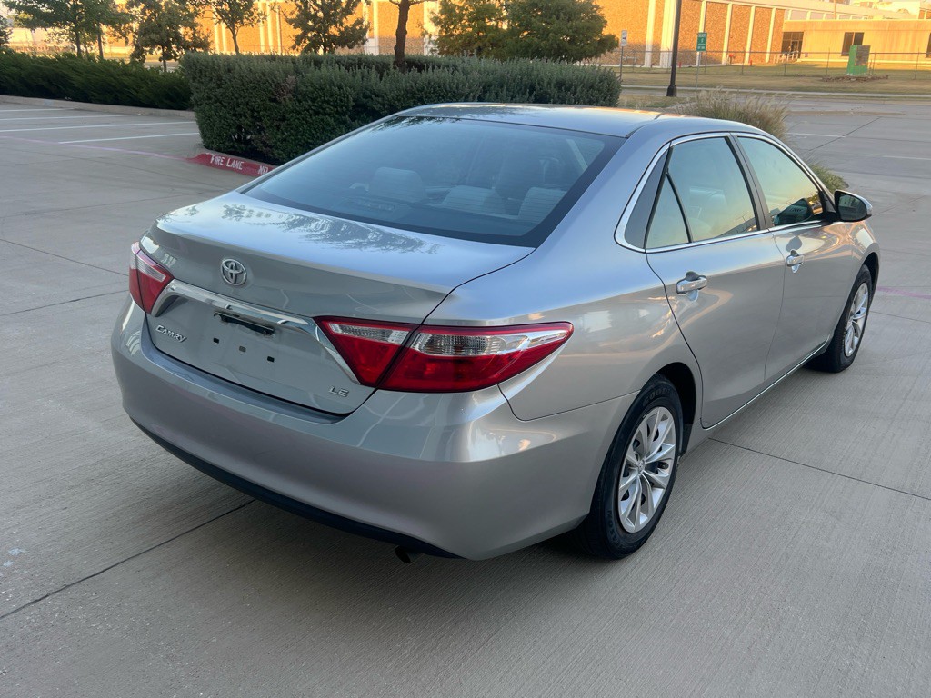 2017 Toyota Camry Image 4