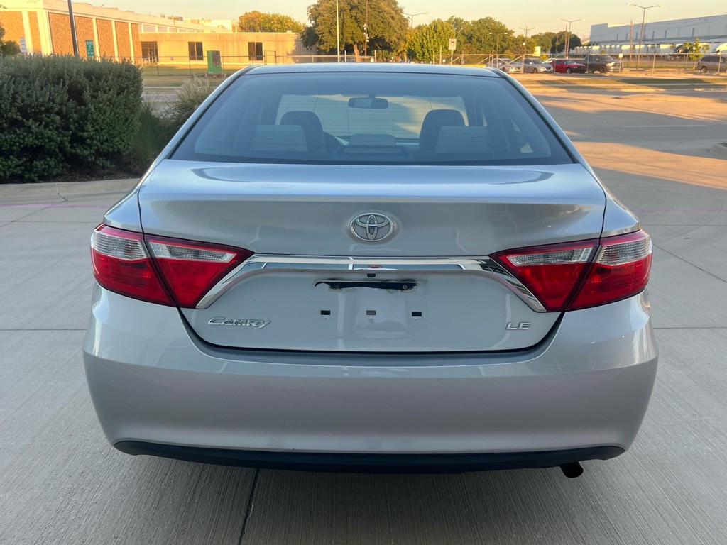 2017 Toyota Camry Image 5