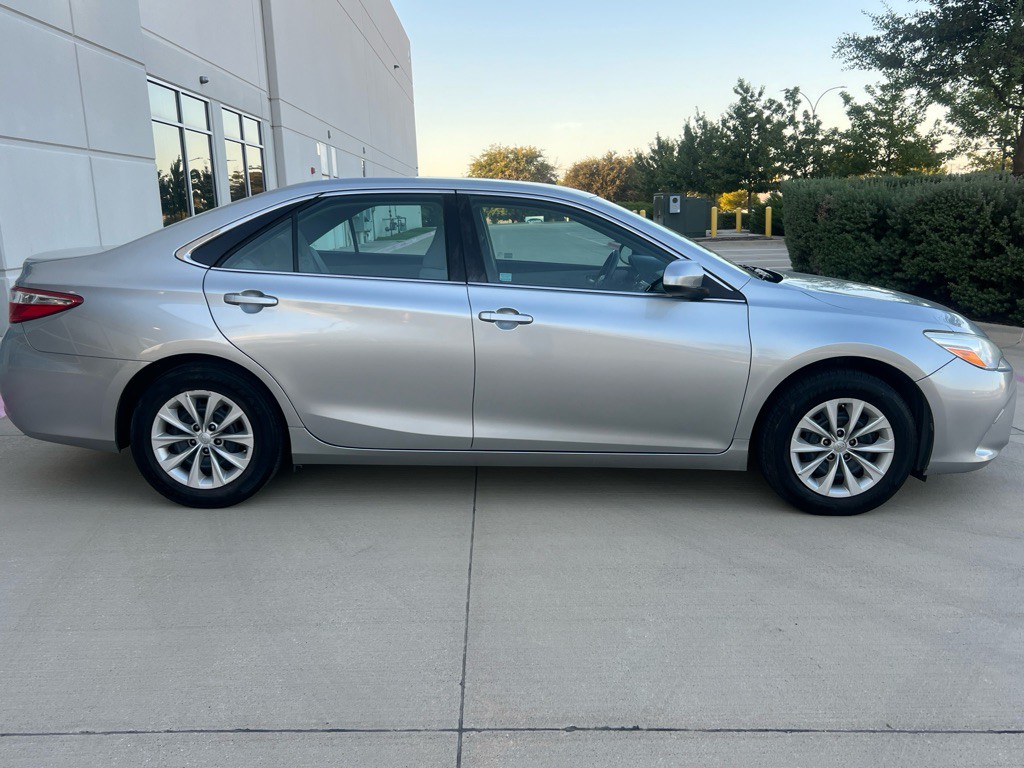 2017 Toyota Camry Image 7