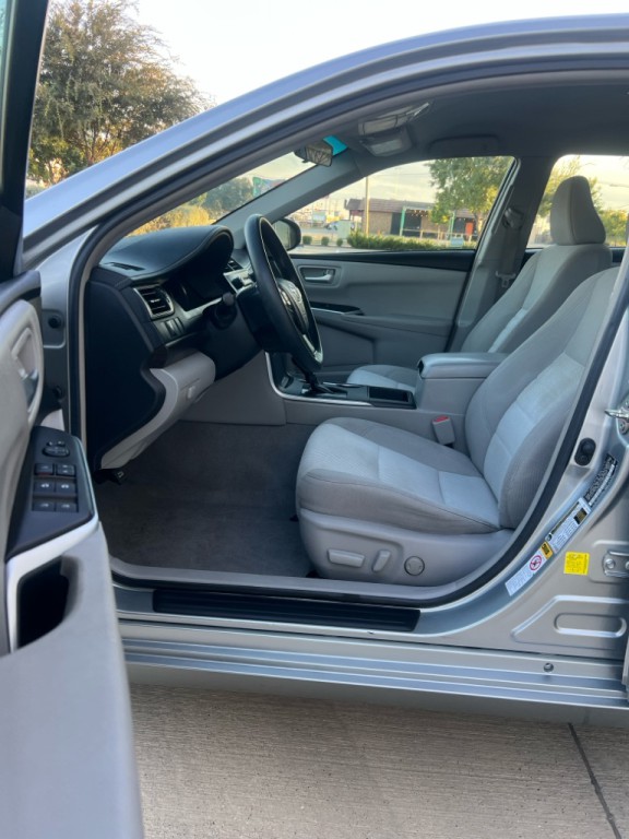 2017 Toyota Camry Image 9