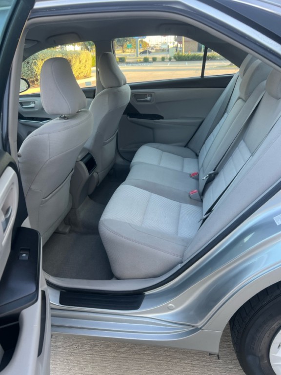 2017 Toyota Camry Image 10