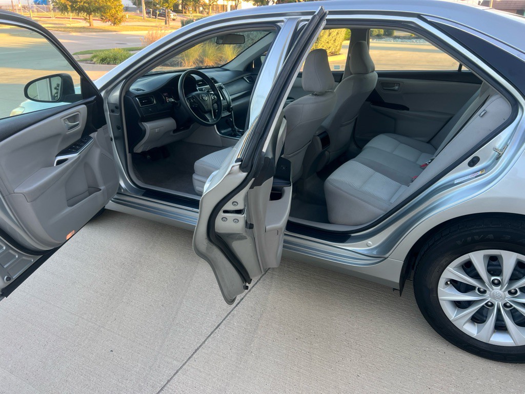 2017 Toyota Camry Image 11