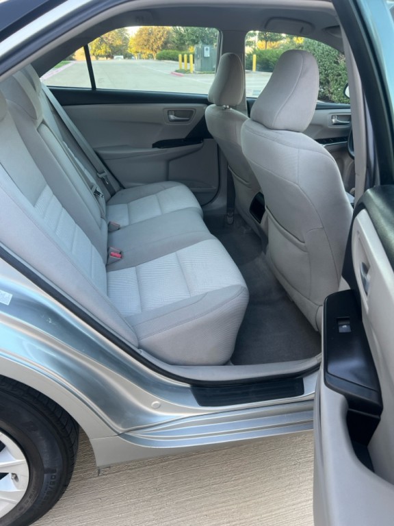 2017 Toyota Camry Image 13