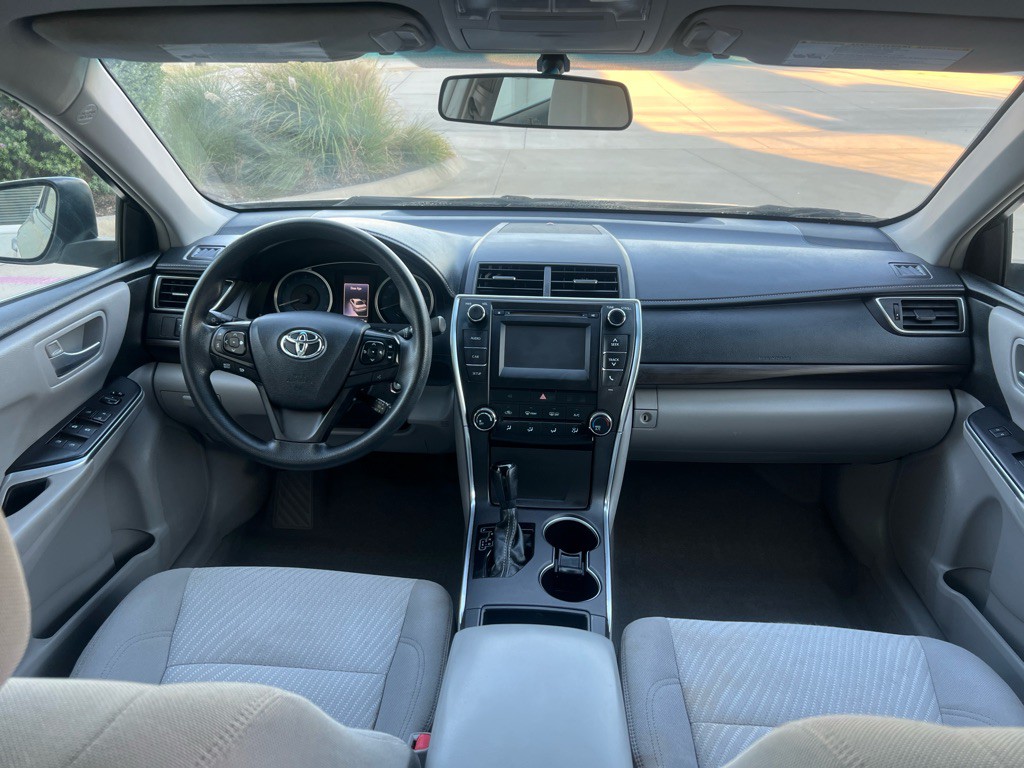 2017 Toyota Camry Image 15