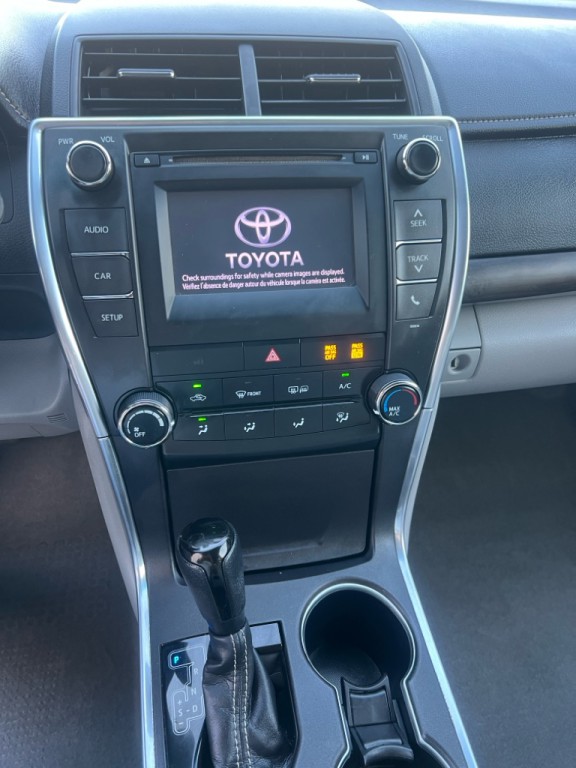 2017 Toyota Camry Image 16