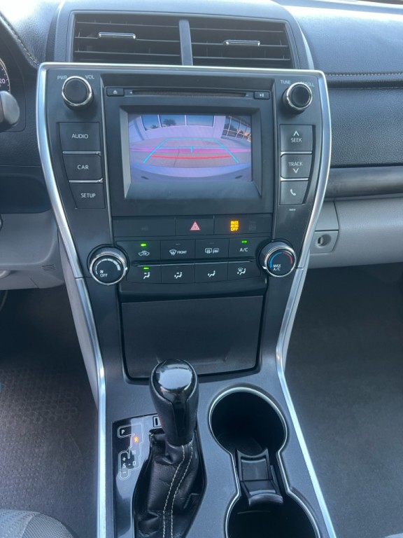 2017 Toyota Camry Image 17