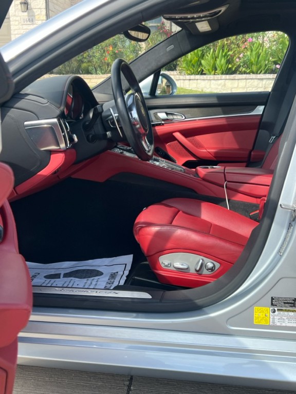 2014 Porsche Panamera Image 9