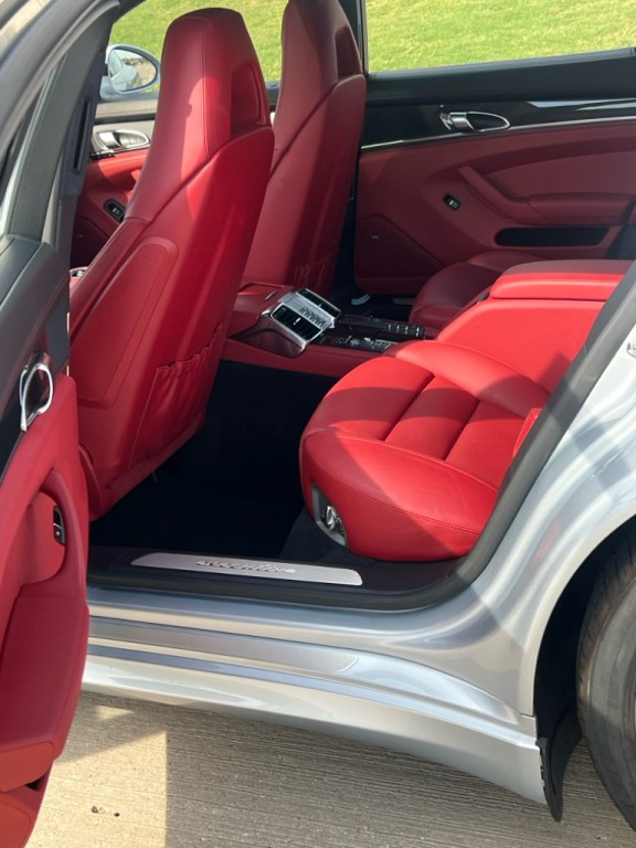 2014 Porsche Panamera Image 10